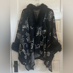 NWOT Paquito Black and Ecru Floral Women's Cape with Faux Fur Trim
